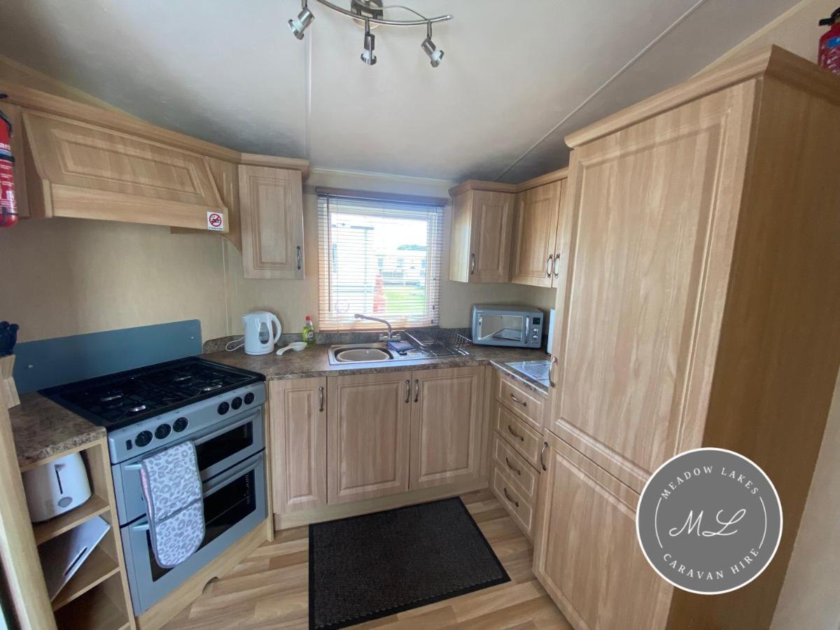 Coral Beach - Row 73 Van 2, Central Heating, Wifi, Bed Linen - Meadow Lakes Caravan & Lodge Hire Ingoldmells Exterior foto